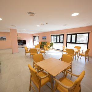 comedor sillas amarillas